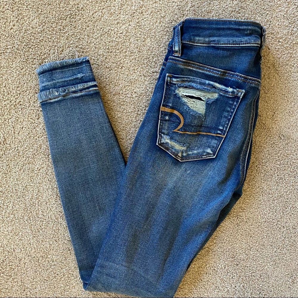 AMERICAN EAGLE • Women’s Distressed Super Stretch Jeggings Size - 2
